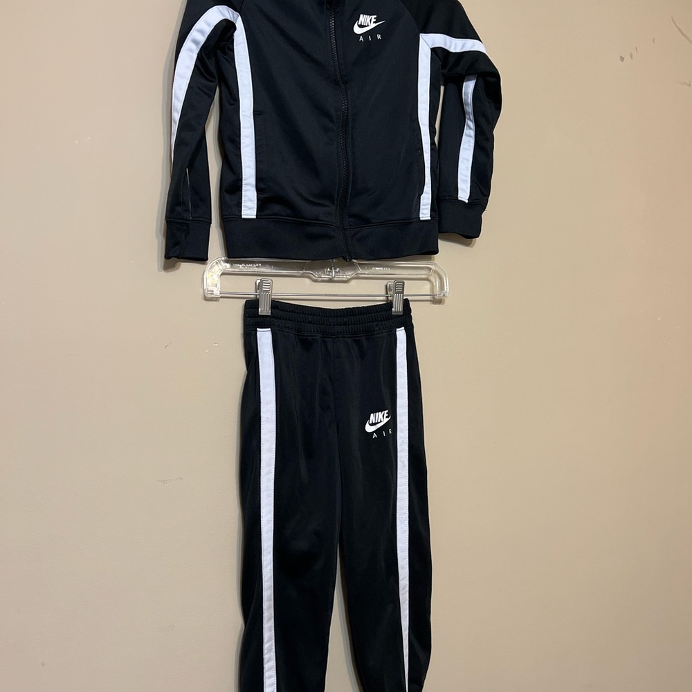 Nike tracksuit like new for kids. Free shipping